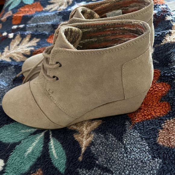 Toms Boots - Picture 4 of 4
